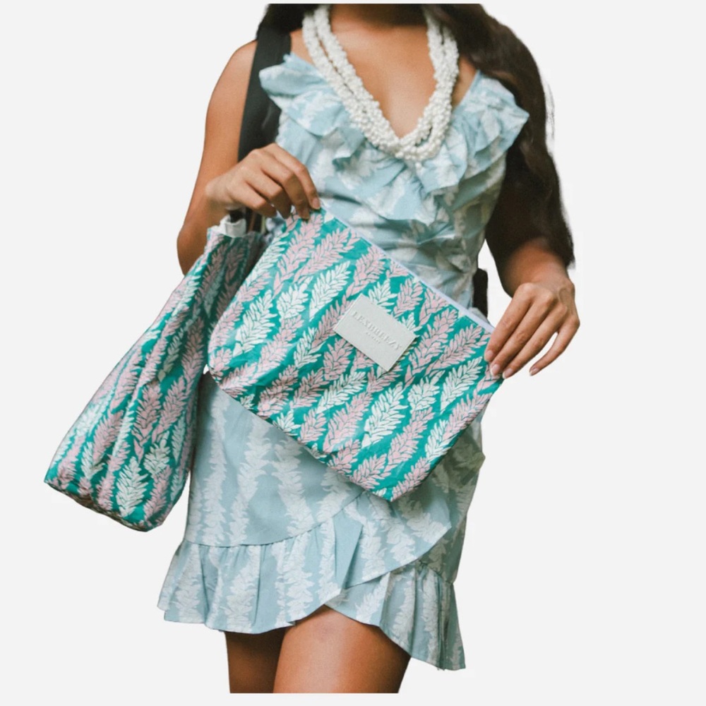 ❌❌❌ SOLD LPH❌❌❌LexBreezy Hawaii 🌺 Awapuhi Tita Tote and Clutch NWT - Picture 1 of 11